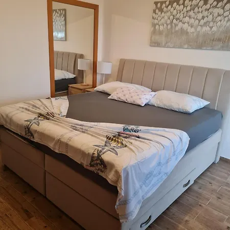 Fischer Haus Apartment